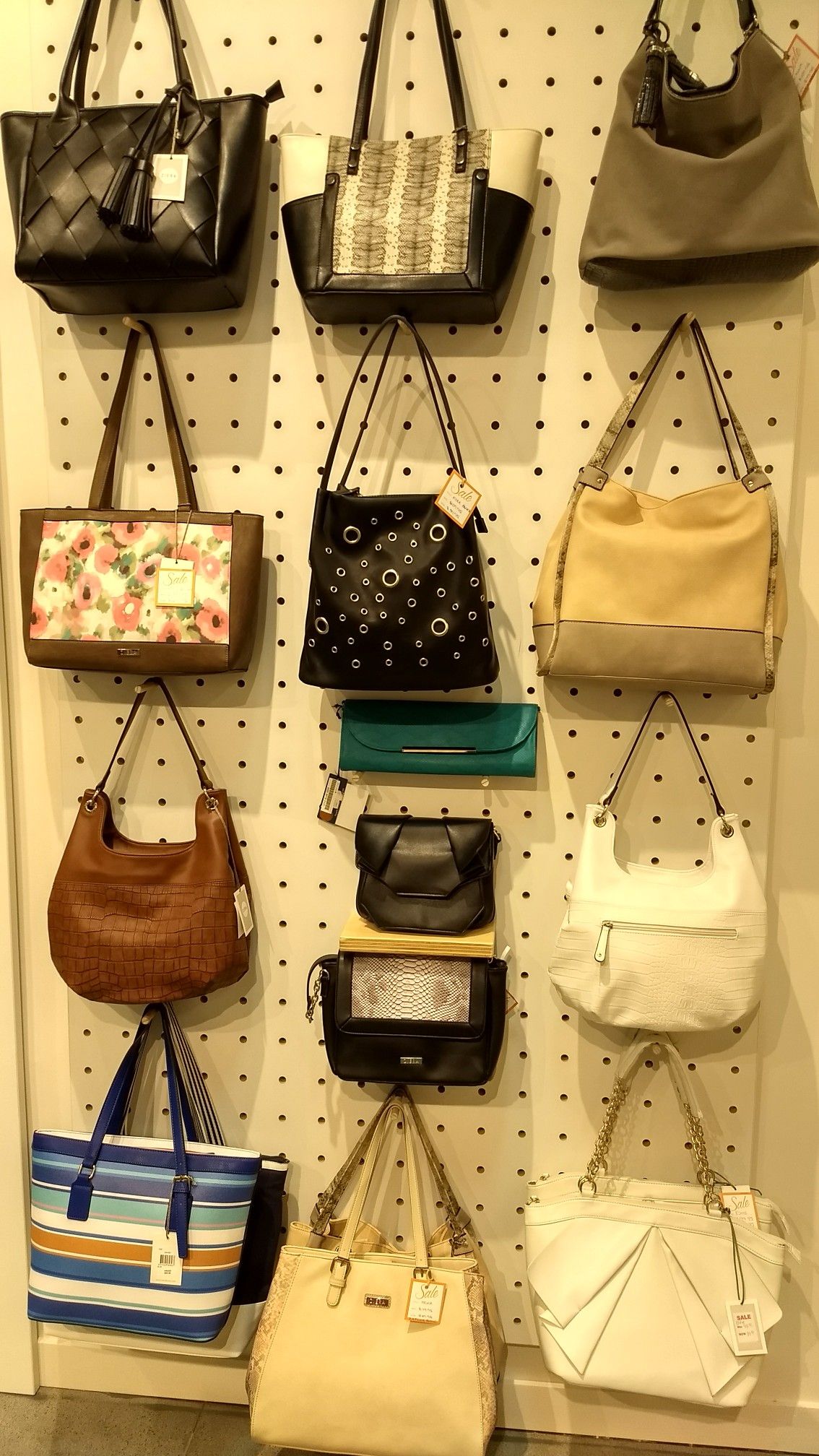 25 Best Ways to Store Purses & Handbags - EvaPurses